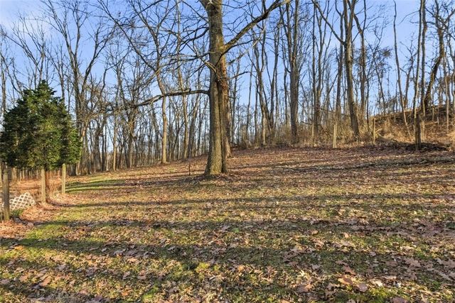 21 W Hillcrest Rd, Nottingham, PA 15330