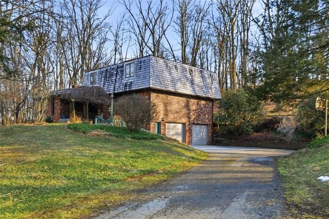 21 W Hillcrest Rd, Nottingham, PA 15330