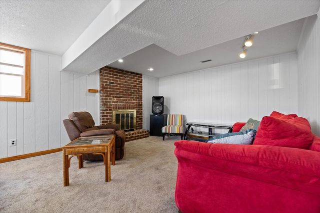 3244 SE 20th Street, Des Moines, IA 50320