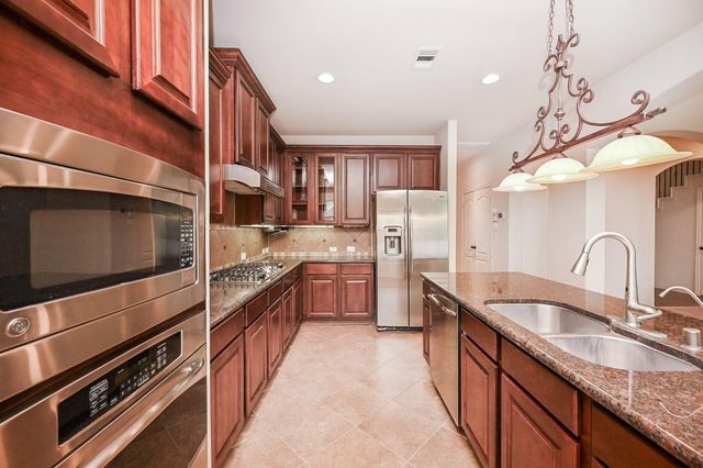 19 Sandwell Place, Spring, TX 77389