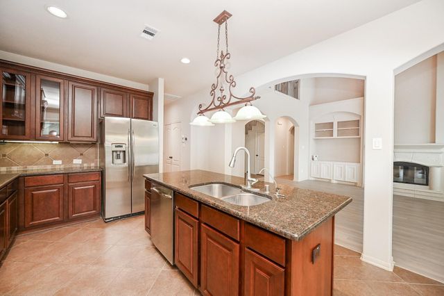 19 Sandwell Place, Spring, TX 77389