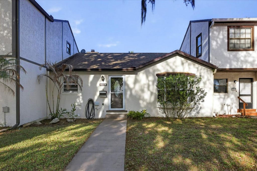 2207 KARL STREET B, Leesburg, FL 34748