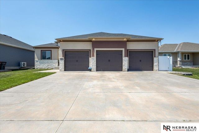 3043 N 95th Street, Lincoln, NE 68507