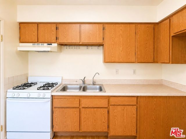 810 S Berendo Street, Los Angeles, CA 90005