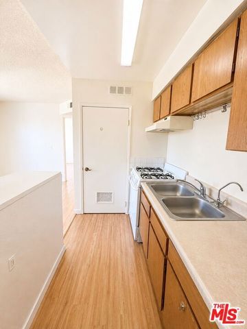 810 S Berendo Street, Los Angeles, CA 90005