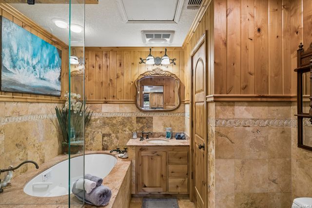 504 BUCK TRL, Canyon Lake, TX 78133