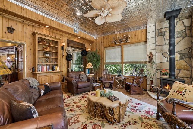 504 BUCK TRL, Canyon Lake, TX 78133