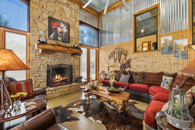 504 BUCK TRL, Canyon Lake, TX 78133