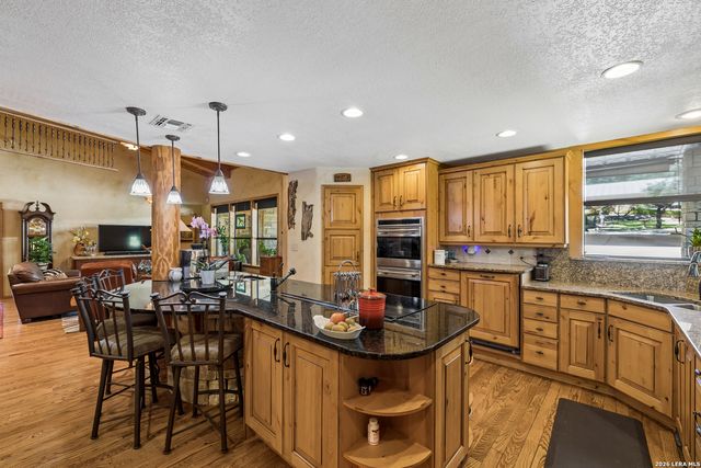 504 BUCK TRL, Canyon Lake, TX 78133