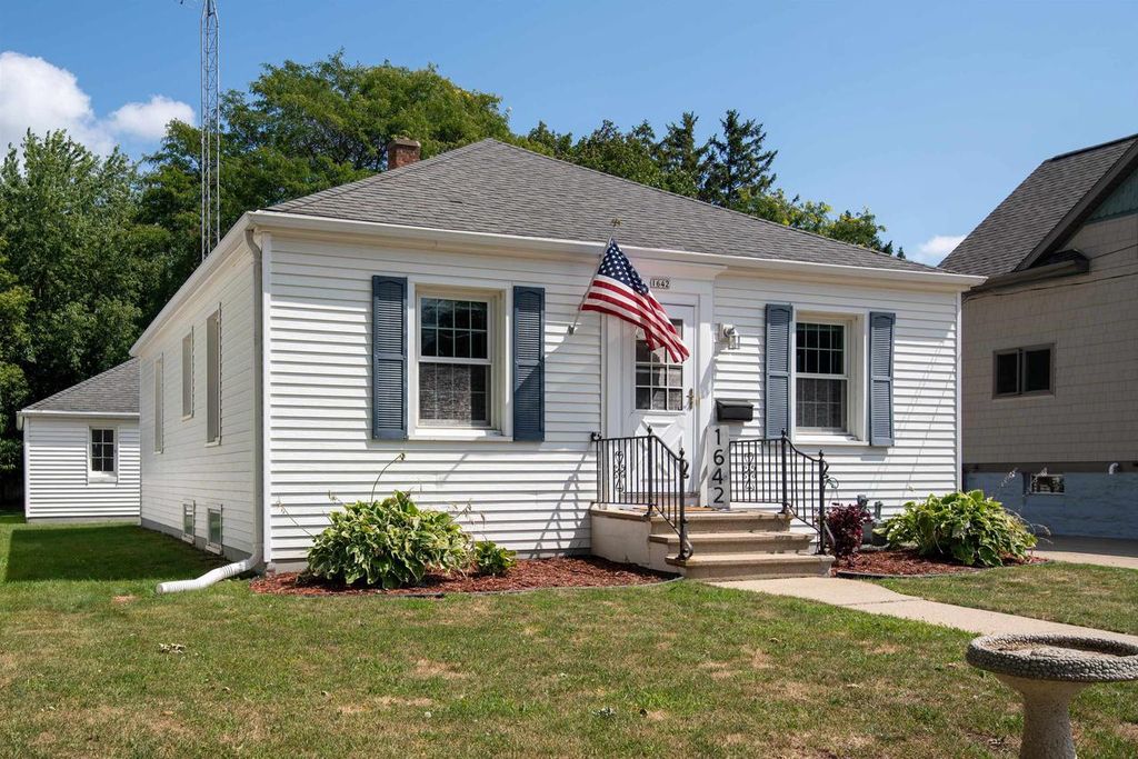 1642 SHERIDAN STREET, Oshkosh, WI 54901