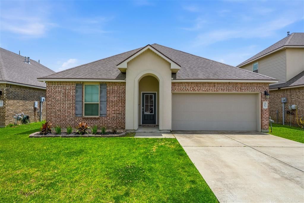 303 Oak Hampton Drive, Sulphur, LA 70665