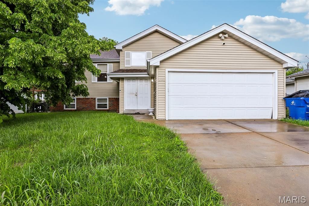 2342 Farnham Lane, Florissant, MO 63033