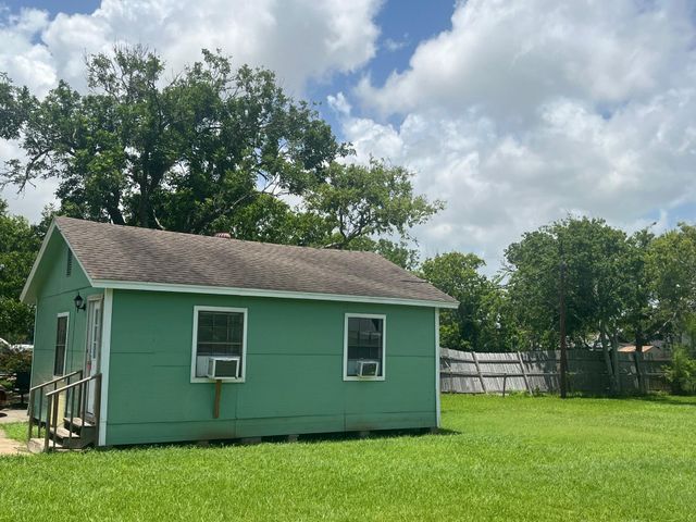 202 N Avenue C, Freeport, TX 77541