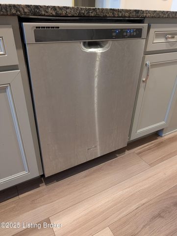 2861 Hamilton Springs Dr, Louisville, KY 40245