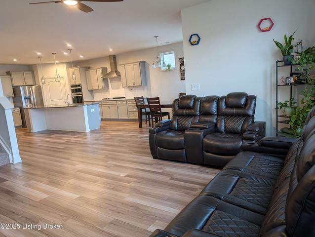 2861 Hamilton Springs Dr, Louisville, KY 40245