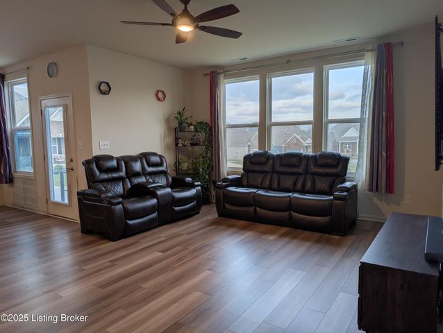 2861 Hamilton Springs Dr, Louisville, KY 40245