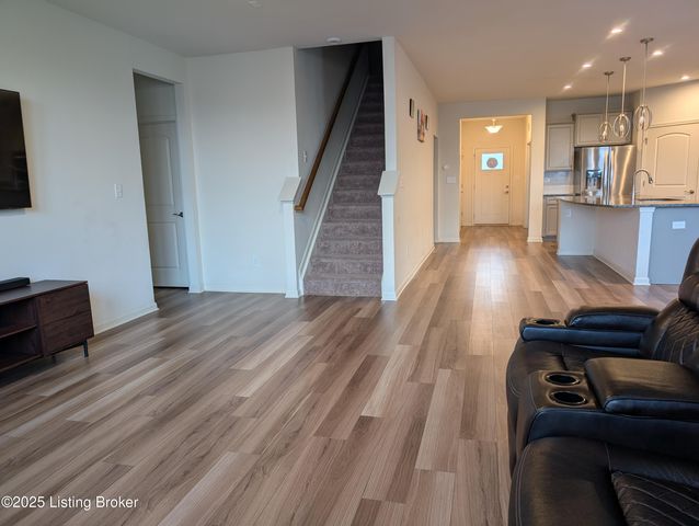 2861 Hamilton Springs Dr, Louisville, KY 40245