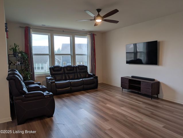 2861 Hamilton Springs Dr, Louisville, KY 40245