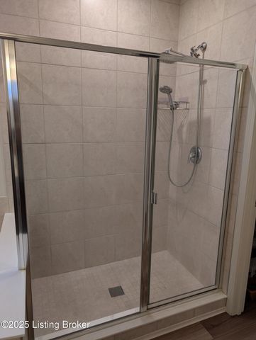 2861 Hamilton Springs Dr, Louisville, KY 40245