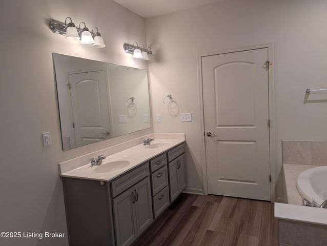 2861 Hamilton Springs Dr, Louisville, KY 40245