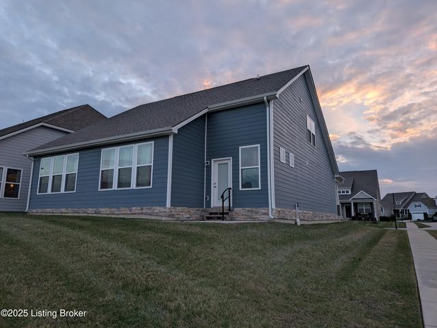 2861 Hamilton Springs Dr, Louisville, KY 40245