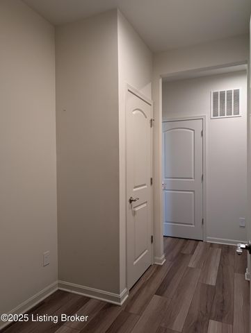 2861 Hamilton Springs Dr, Louisville, KY 40245