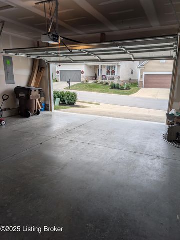 2861 Hamilton Springs Dr, Louisville, KY 40245