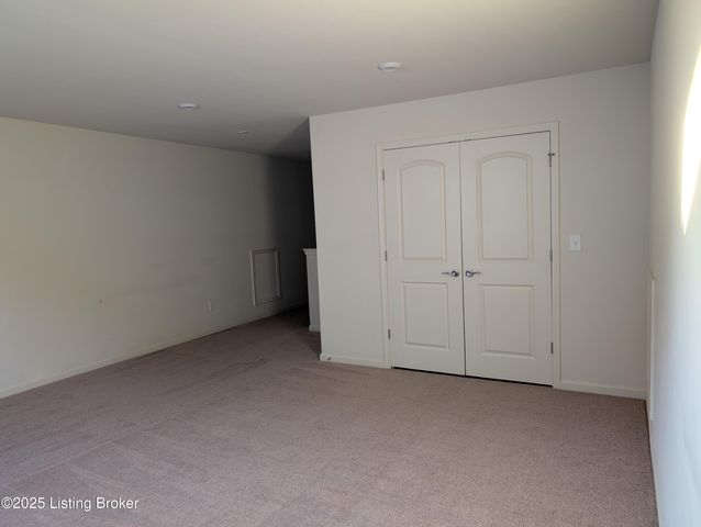 2861 Hamilton Springs Dr, Louisville, KY 40245