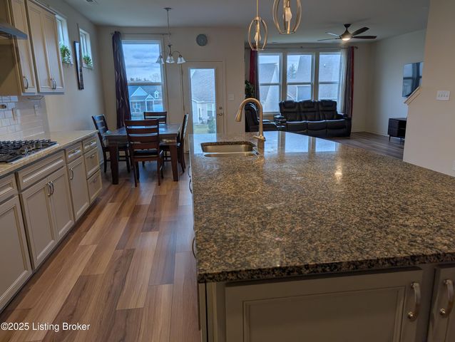 2861 Hamilton Springs Dr, Louisville, KY 40245