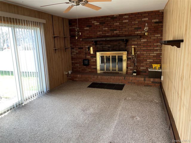 152 N Fulton Avenue, Lindenhurst, NY 11757