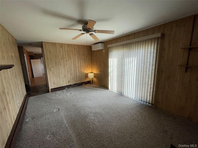 152 N Fulton Avenue, Lindenhurst, NY 11757
