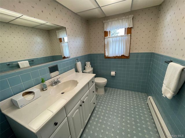 152 N Fulton Avenue, Lindenhurst, NY 11757