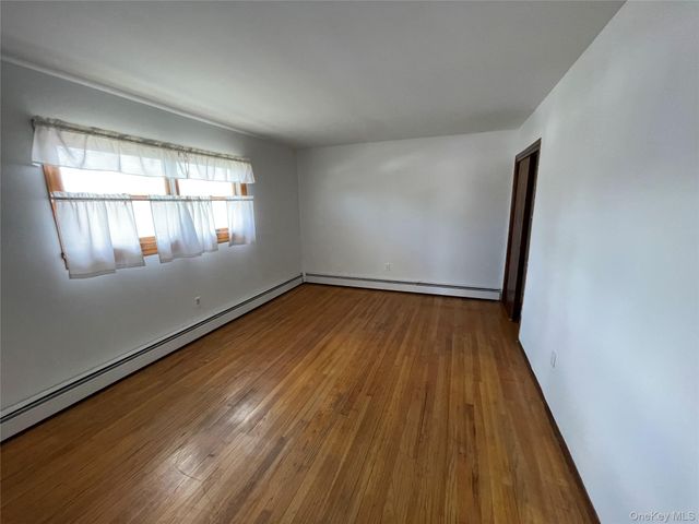 152 N Fulton Avenue, Lindenhurst, NY 11757