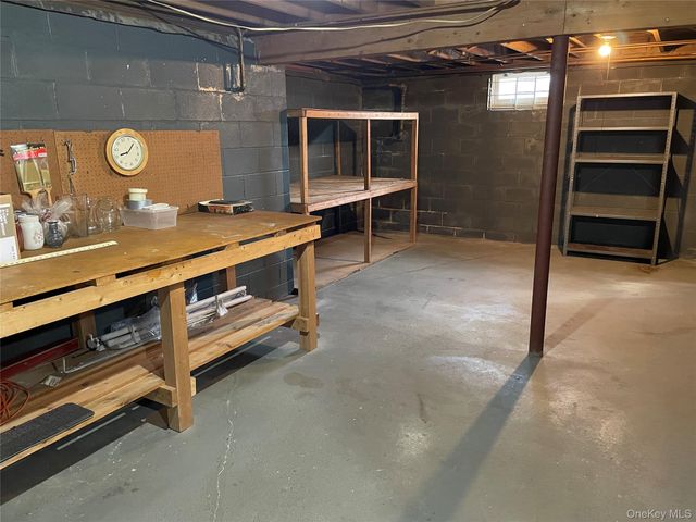 152 N Fulton Avenue, Lindenhurst, NY 11757