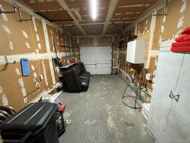 152 N Fulton Avenue, Lindenhurst, NY 11757