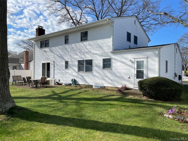 152 N Fulton Avenue, Lindenhurst, NY 11757