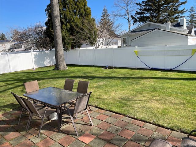 152 N Fulton Avenue, Lindenhurst, NY 11757