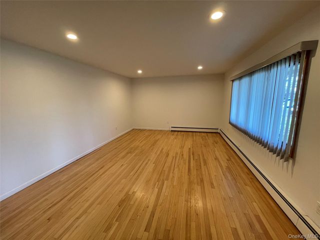 152 N Fulton Avenue, Lindenhurst, NY 11757