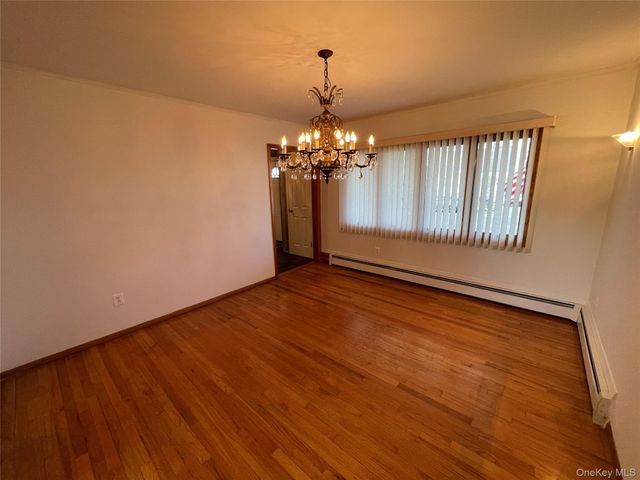 152 N Fulton Avenue, Lindenhurst, NY 11757