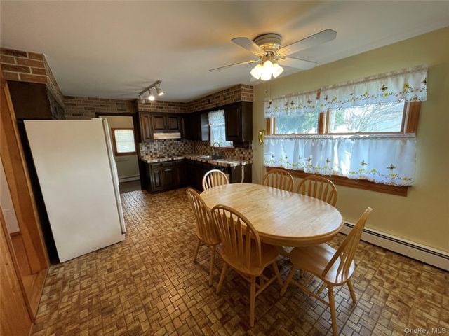 152 N Fulton Avenue, Lindenhurst, NY 11757
