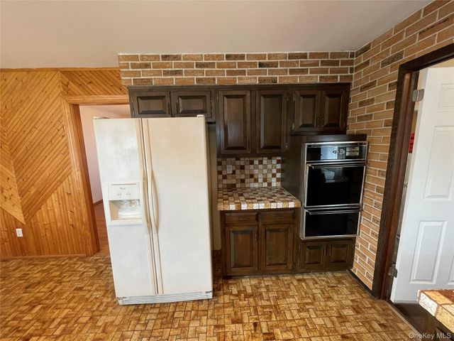 152 N Fulton Avenue, Lindenhurst, NY 11757
