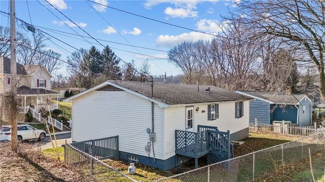 1152 W Gibson Ave, Connellsville, PA 15425