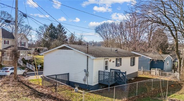 1152 W Gibson Ave, Connellsville, PA 15425