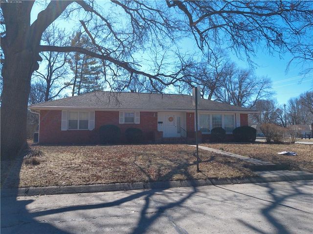 1 Holly Lane, Paola, KS 66071
