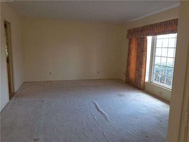 1 Holly Lane, Paola, KS 66071