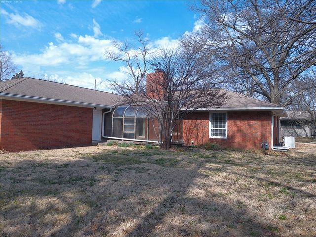1 Holly Lane, Paola, KS 66071