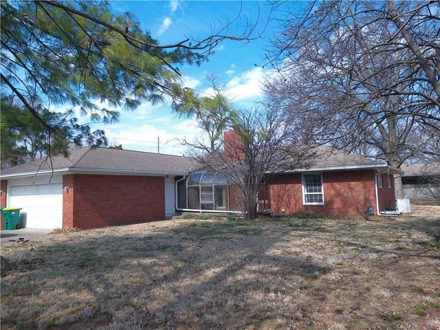 1 Holly Lane, Paola, KS 66071