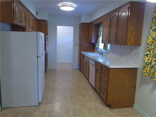 1 Holly Lane, Paola, KS 66071