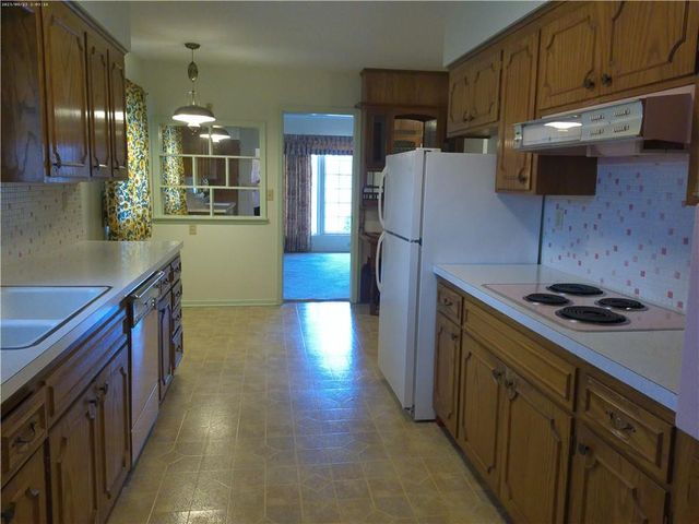 1 Holly Lane, Paola, KS 66071