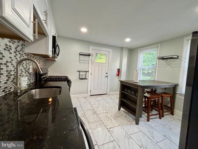 16 E FEDERAL ST, Burlington, NJ 08016
